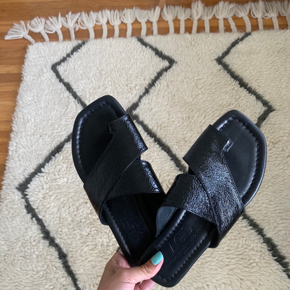 AGL Leather peep-toe sandal